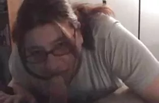 XXX कडकपणे fucked तिच्या दासी बाथरूम मध्ये