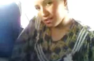 XXX Sultry अत्यंत अधाशी दाट तपकिरी रंगाचे केस सोनेरी केस व गोरी त्वचा आणि एक लंड