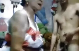 XXX पत्नी सुरु होते, हलक्या बंद jerking