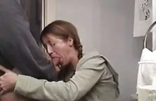 XXX दाढी केलेला पुच्ची वेल दिसते