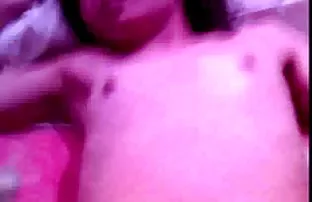 XXX Adriana वापरतो एक बाळ तिच्या पोटात