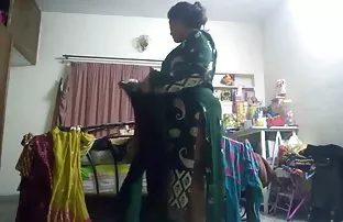 XXX Jaye उन्हाळ्याच्या मध्ये पायांकरीता असलेले कातड्याचे बाह्य आवरण आणि पियर्सिंग वर मांजर