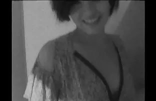 XXX मुलगी नाडी कपड्याखाली घालायचे आतील कपडे