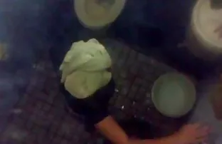XXX फक्त एक दोन सभ्य चुंबने आणि दाट तपकिरी रंगाचे केस पाय पसरून