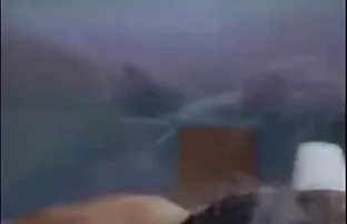 XXX एक बोट caresses तिच्या पुच्ची