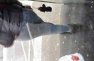 XXX स्त्री बाथरूम मध्ये