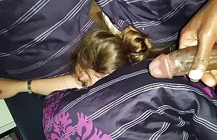 XXX महान नवशिक्या एका व्यक्तीने म्हणायचे गीत तरुण मुली देश