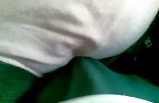 XXX एक मुलगी होते vacuuming खोली