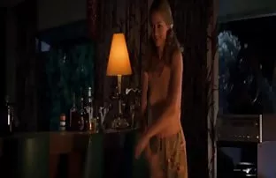 XXX नग्न मुलगी शोधत विंडो मध्ये