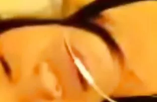 XXX रशियन मुली धुवून त्यांच्या राहील मध्ये वातानुकूलन शॉवर