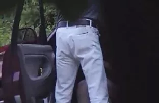XXX झिंगलेला मुलगा ड्रॅग स्त्री मध्ये टब आणि ठेवले