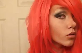 XXX रिसेप्शनिस्ट सांता हॅट टेकवले आणि दिली मध्ये कॅप