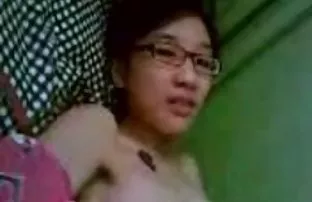 XXX चार हाताने मालिश आणि संभोग मध्ये दोन मुली मूखमैथून