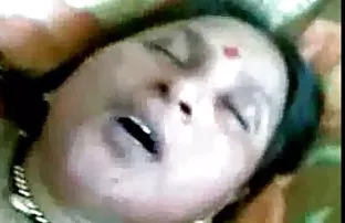 XXX सोनेरी केस व गोरी त्वचा एक अपरिचित cabanas
