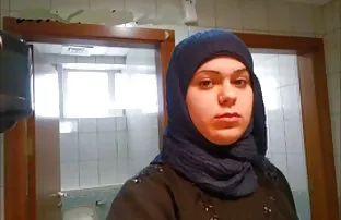 XXX माणूस Fucks on the पायऱ्या चरबी स्त्री