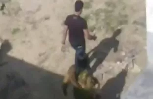 XXX सौंदर्य वर घडवणे फाडून टाकले दोन पुरुष